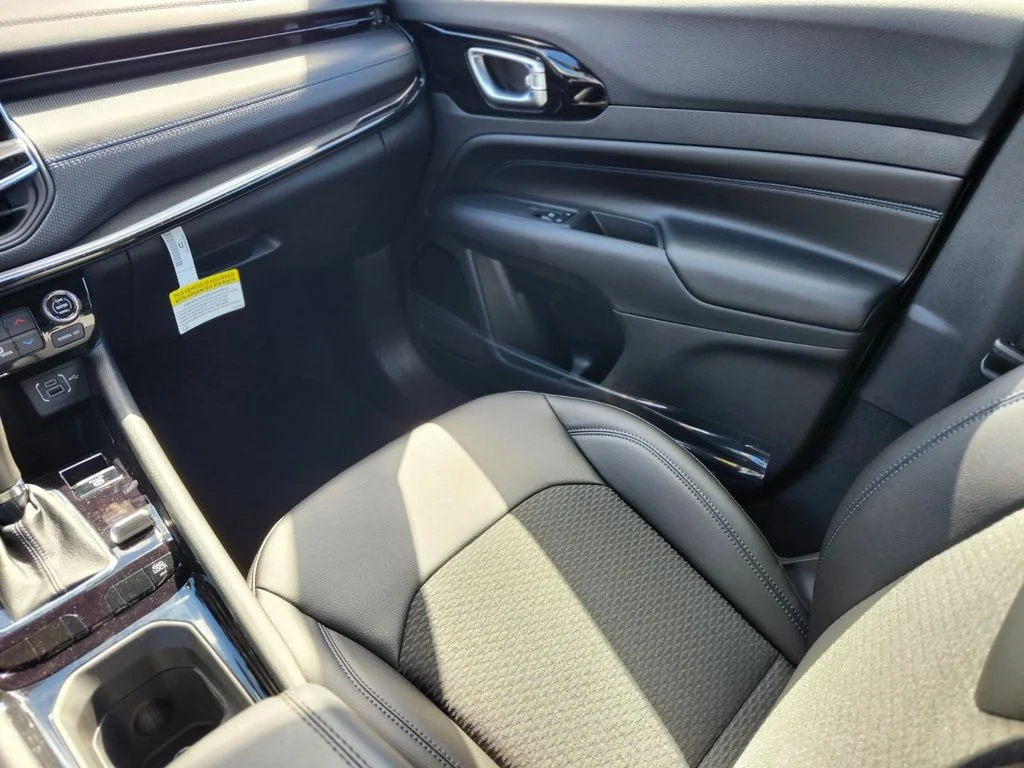 New 2026 Fathom Blue Pearl Coat Jeep Latitude image 15