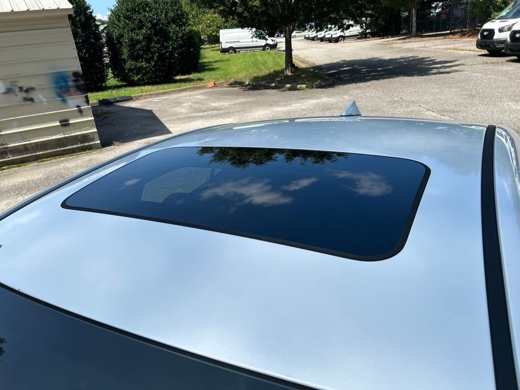 Used 2020 White Hyundai Value Edition image 11
