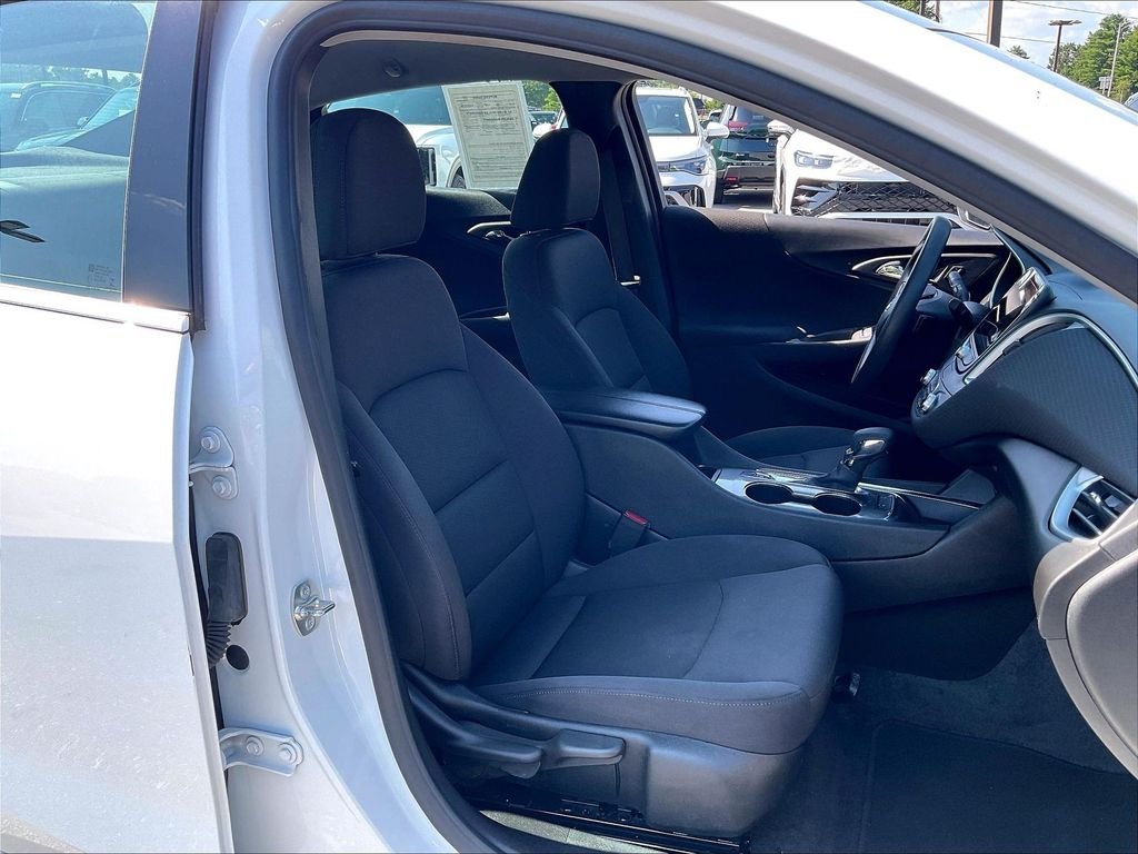 Used 2024 Summit White Chevrolet LT image 10