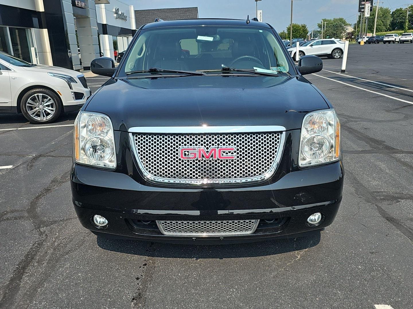 Used 2014 Onyx Black GMC Denali image 32