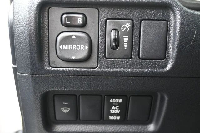 Used 2018 White Toyota SR5 image 15