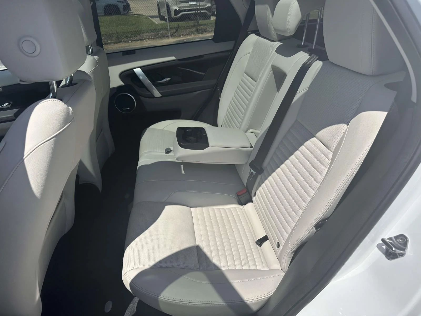 Used 2024 White Land Rover Core S image 11