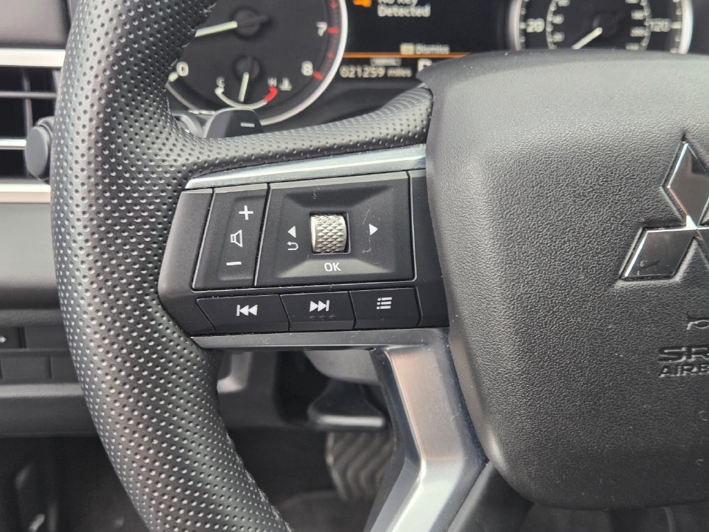 Used 2025 Blue Mitsubishi SE image 25