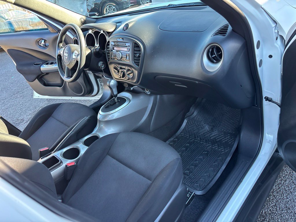 Used 2014 White Nissan S image 26