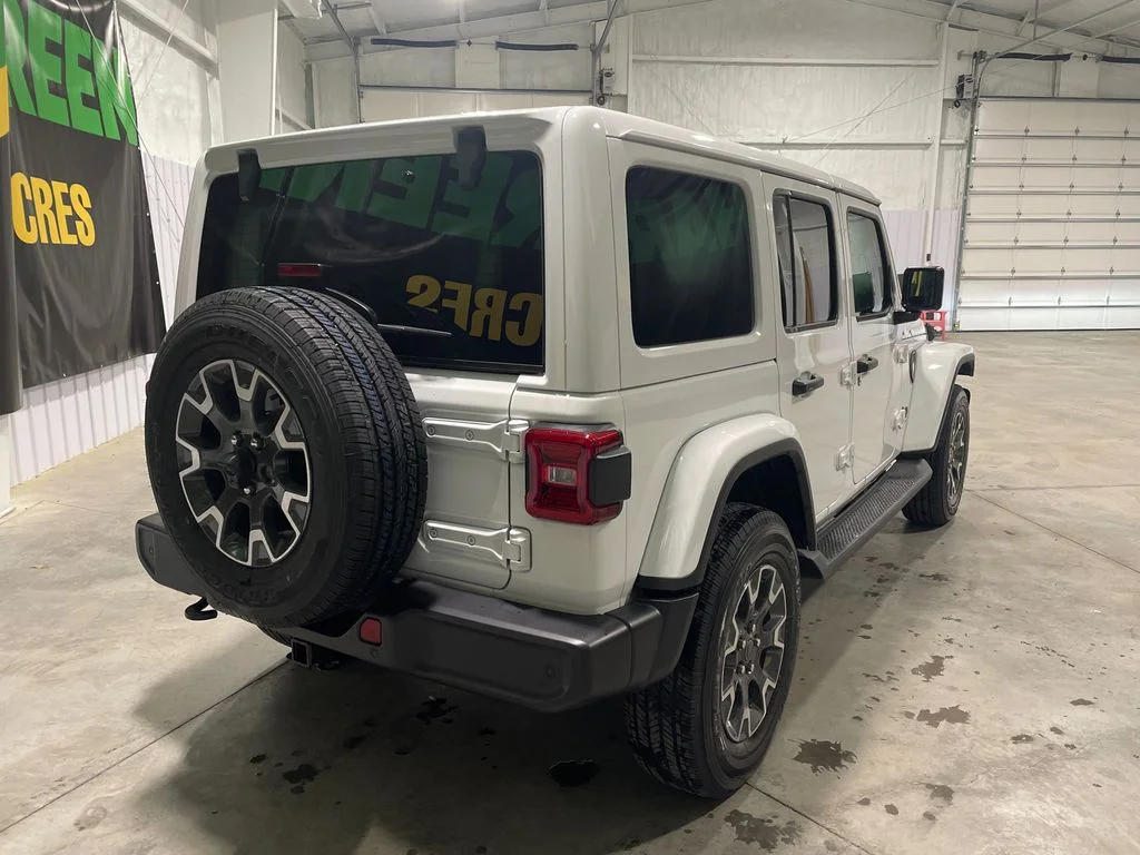 New 2026 Bright White Clear-Coat Exterior Paint Jeep Sahara image 5