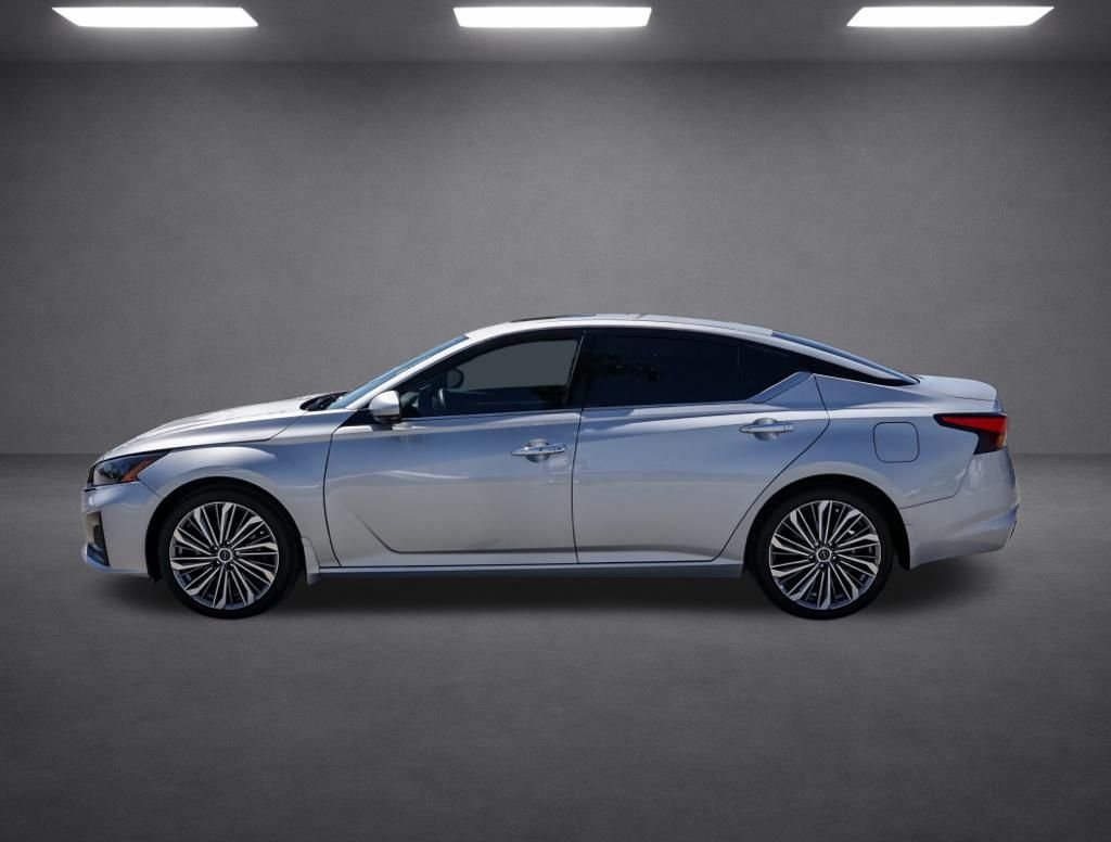 Used 2025 Silver Nissan 2.5 SL image 6