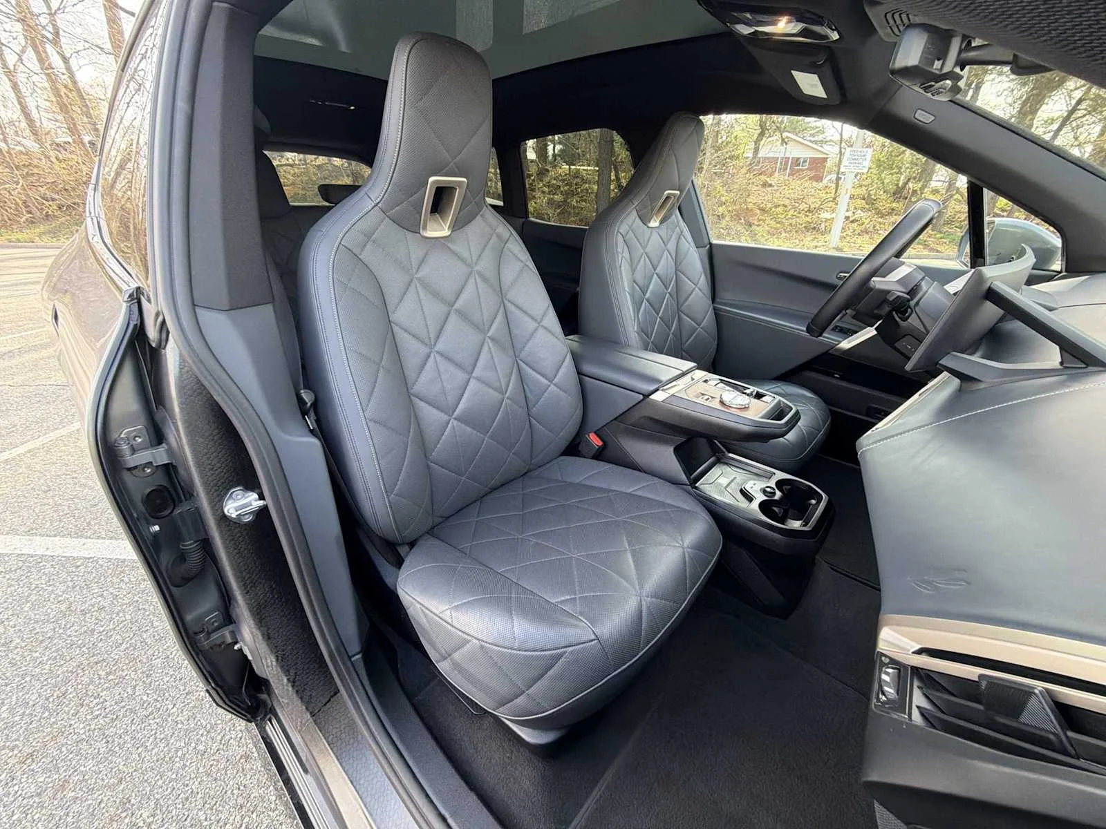 Used 2023 Oxide Grey Metallic BMW xDrive50 image 22