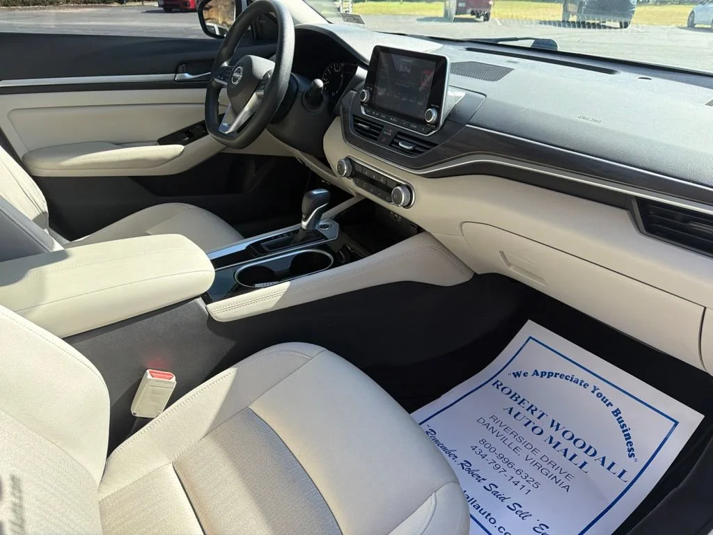 Used 2023 White Nissan 2.5 SV image 12