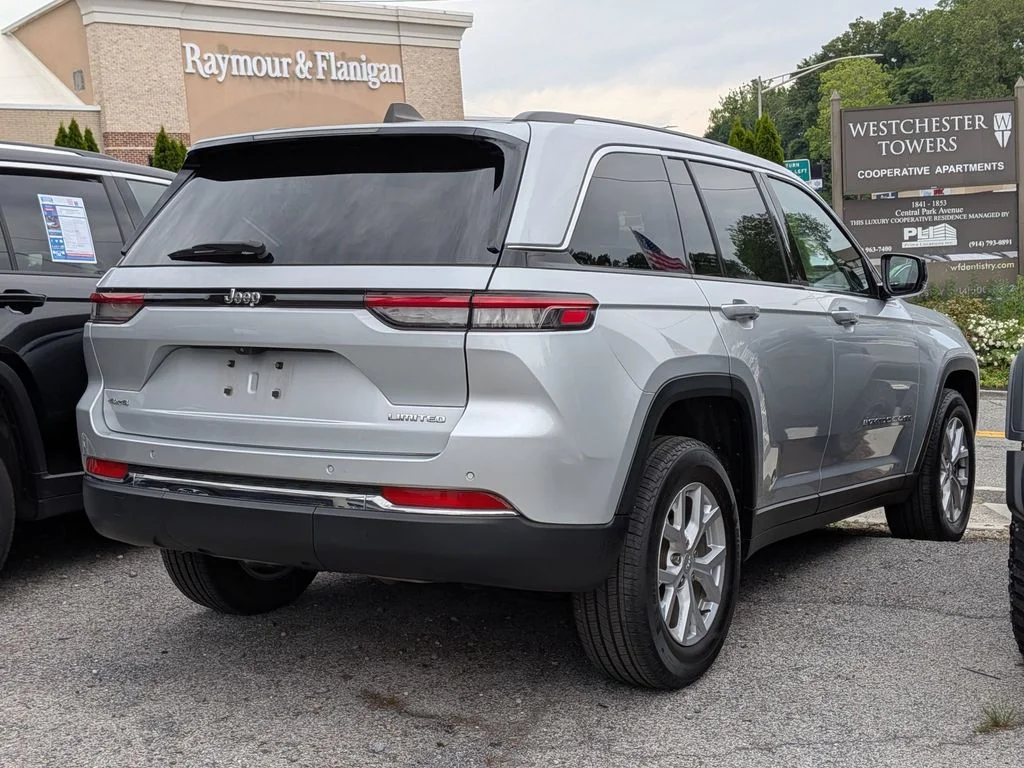 Used 2023 Silver Jeep Limited image 5