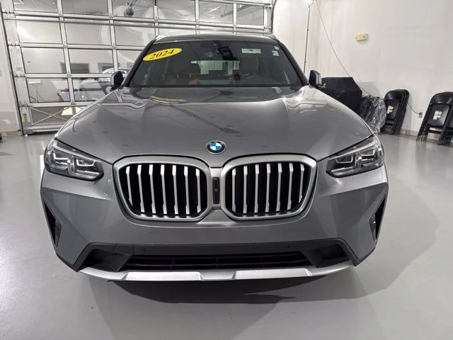 Used 2024 Gray BMW xDrive30i image 2