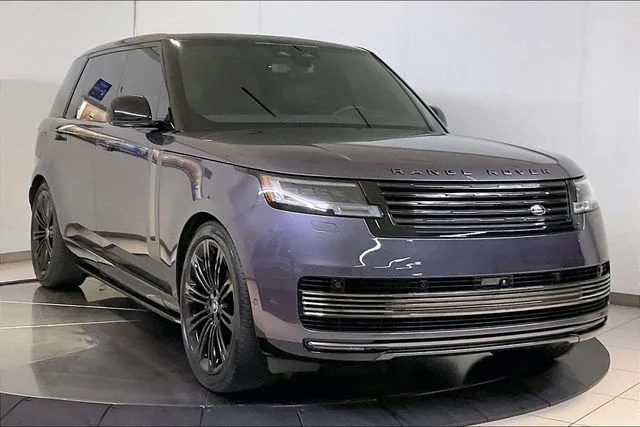 Used 2024 Gray Land Rover SV image 15