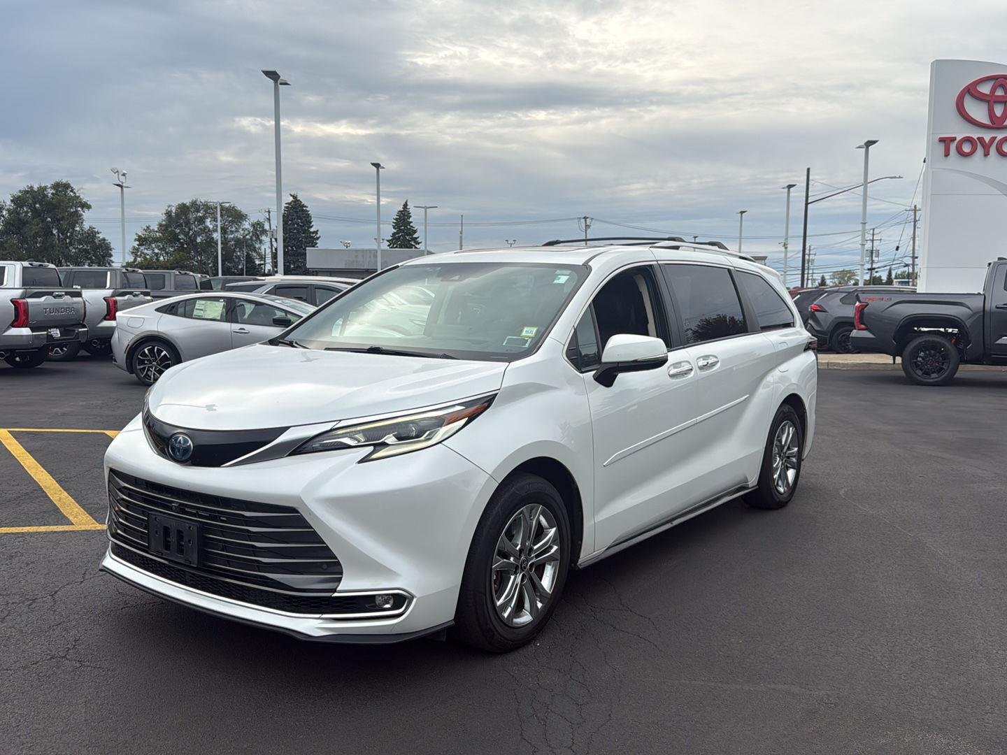 Used 2022 Windchill Pearl Toyota Platinum 7-Passenger image 7
