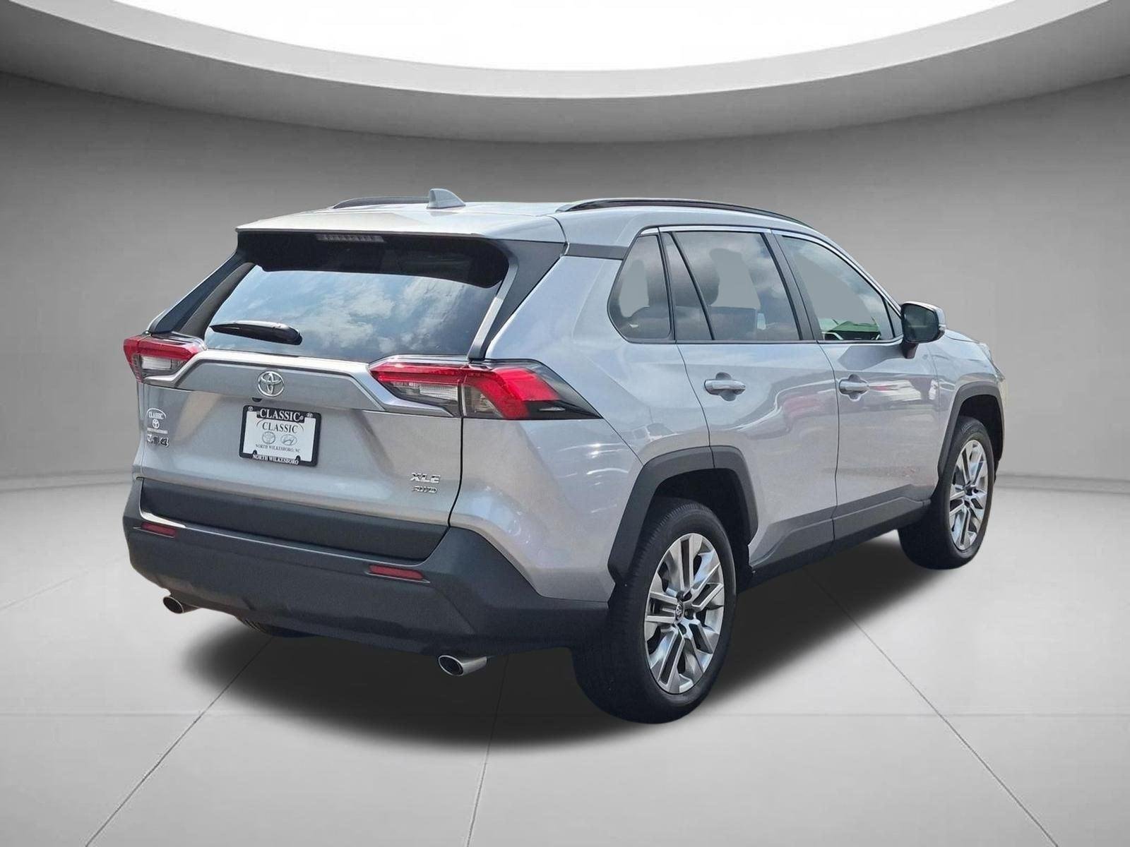 Used 2025 Silver Sky Metallic Toyota XLE Premium image 5