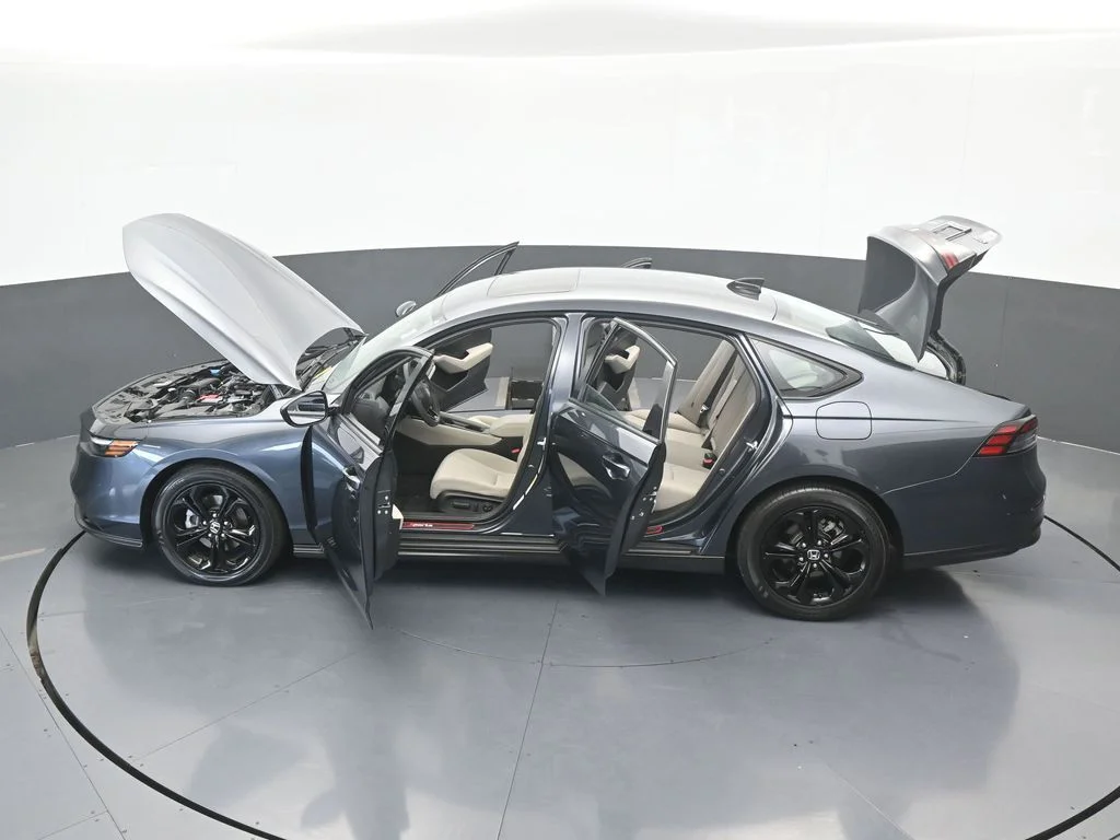 Used 2025 Gray Honda SE image 63