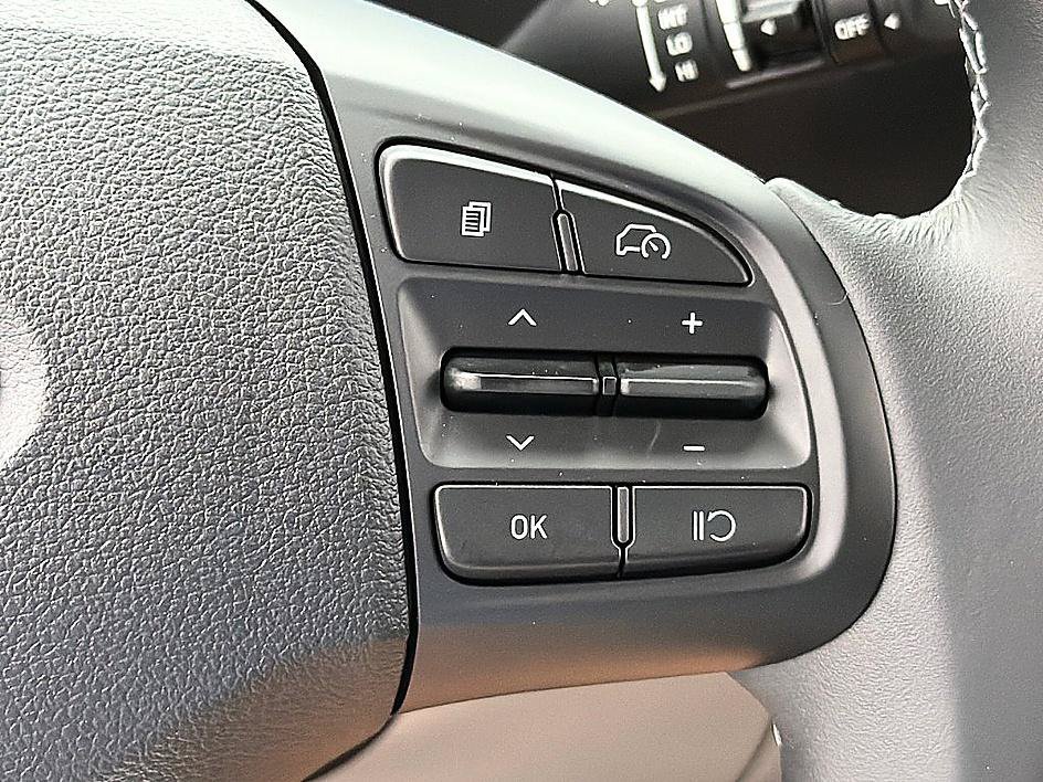 New 2026 Shimmering Silver Hyundai SEL image 16