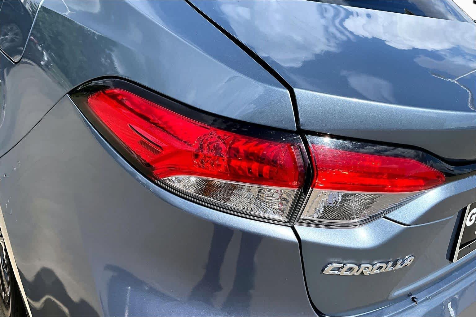 Used 2020 Celestite Toyota LE image 28