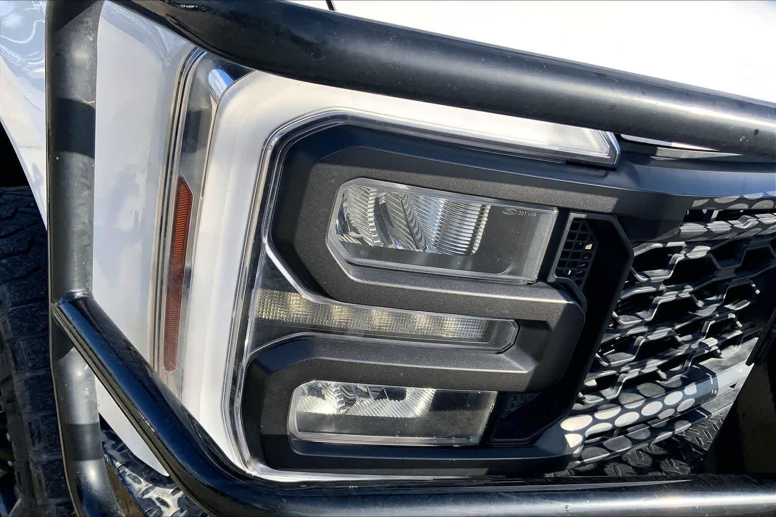 Used 2024 Star White Metallic Tri-Coat Ford F-250 Pickup LARIAT image 27