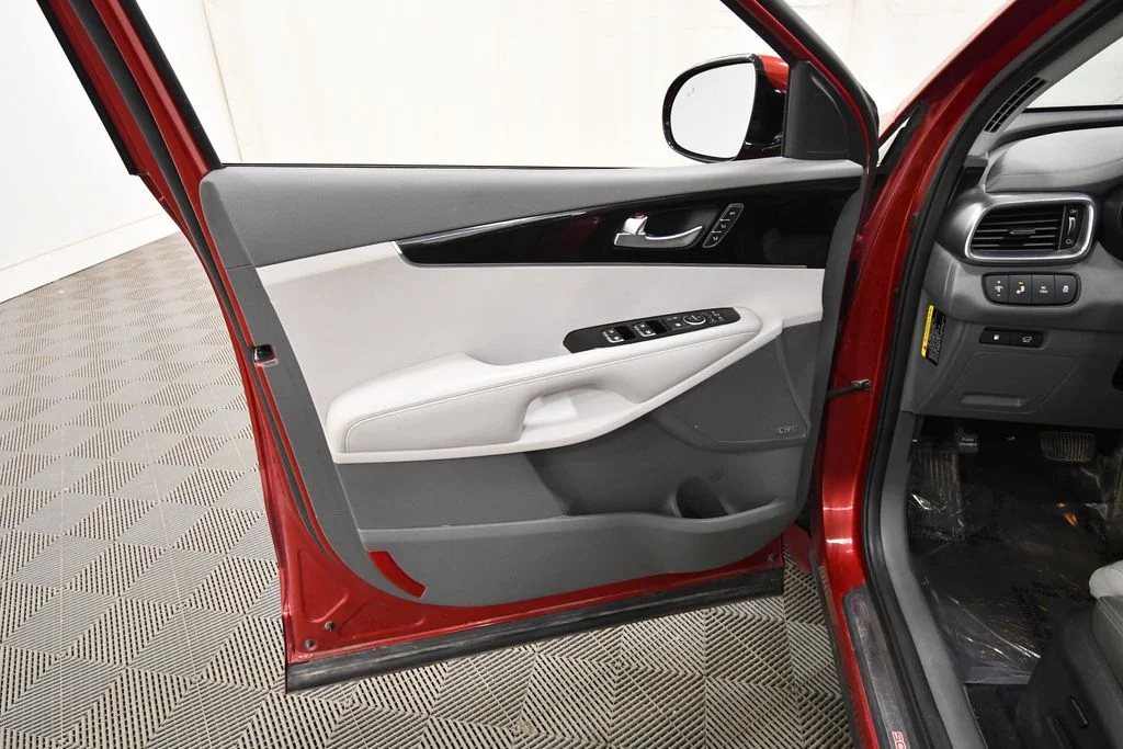 Used 2018 Red Kia SX image 14