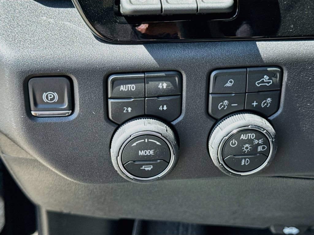 2026 Chevrolet Silverado 1500 ZR2 - Photo 10