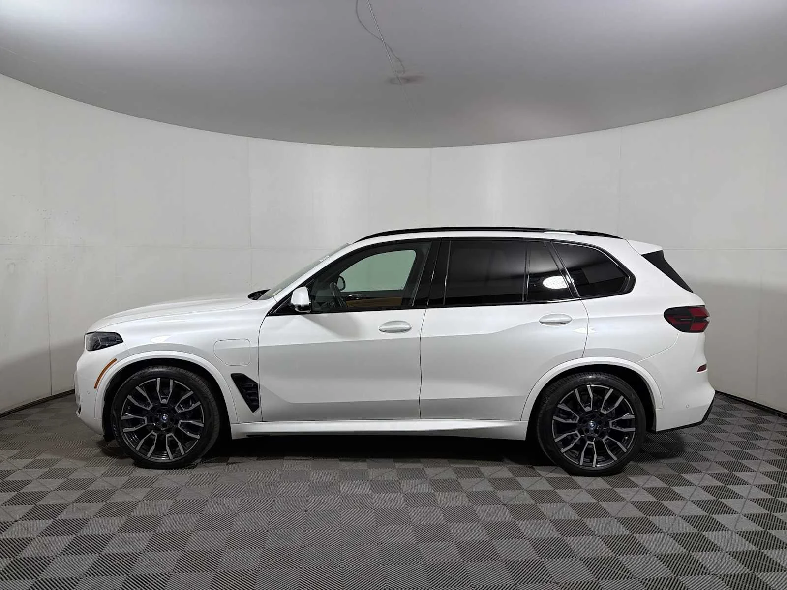 Certified Used 2024 Mineral White Metallic BMW xDrive50e image 4