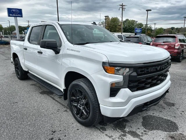 Used 2022 White Chevrolet Custom image 11