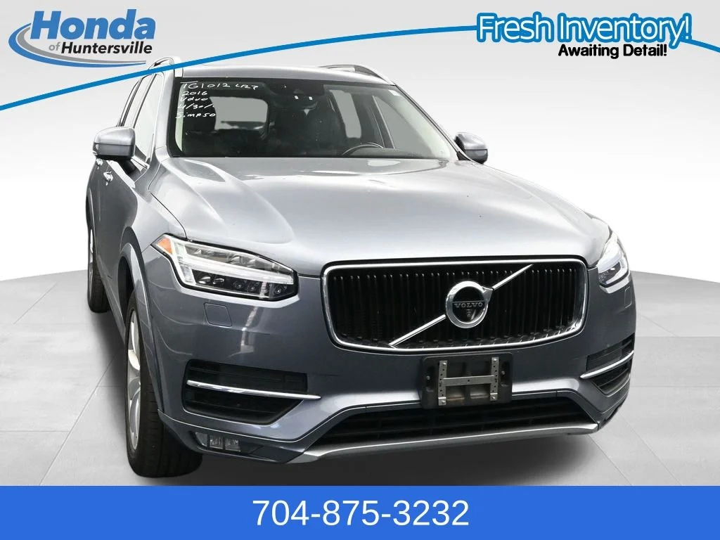 2016 Volvo XC90 T6 AWD Momentum's photo