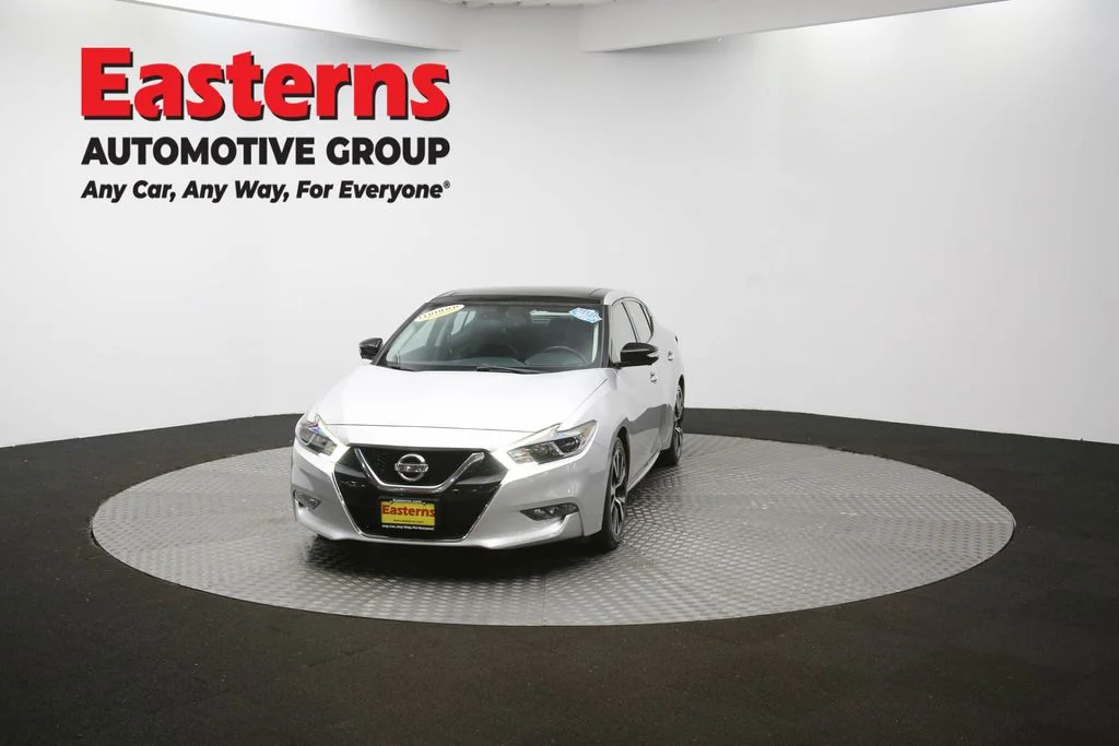 Used 2018 Silver Nissan Platinum image 57