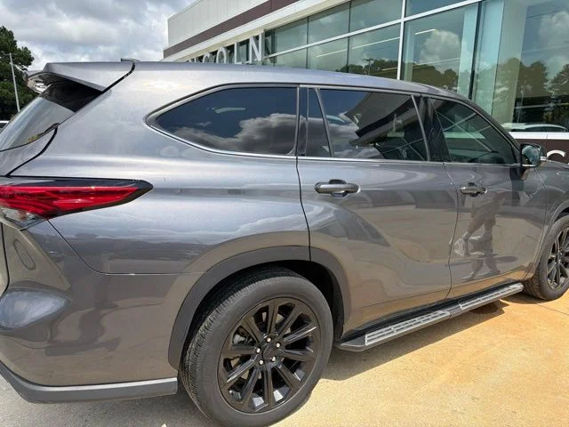 Used 2022 Gray Toyota LE image 4
