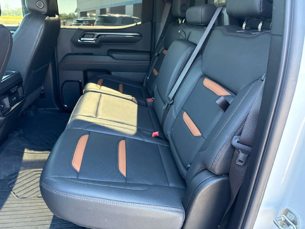 Used 2024 White GMC AT4 image 18