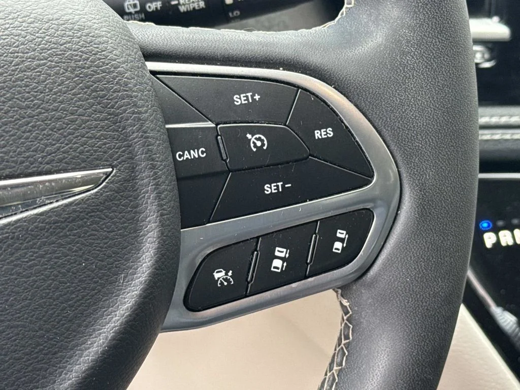 Used 2023 Silver Chrysler Touring L image 40