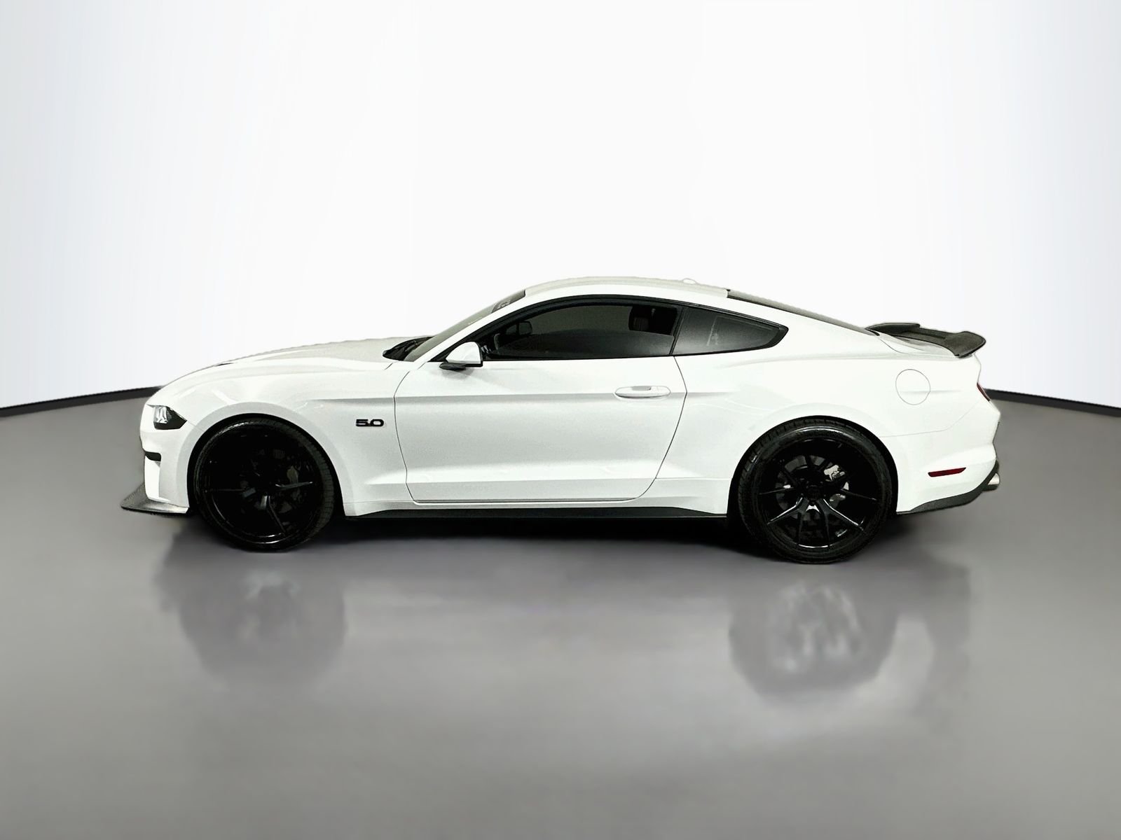 Used 2019 Oxford White Ford GT image 5