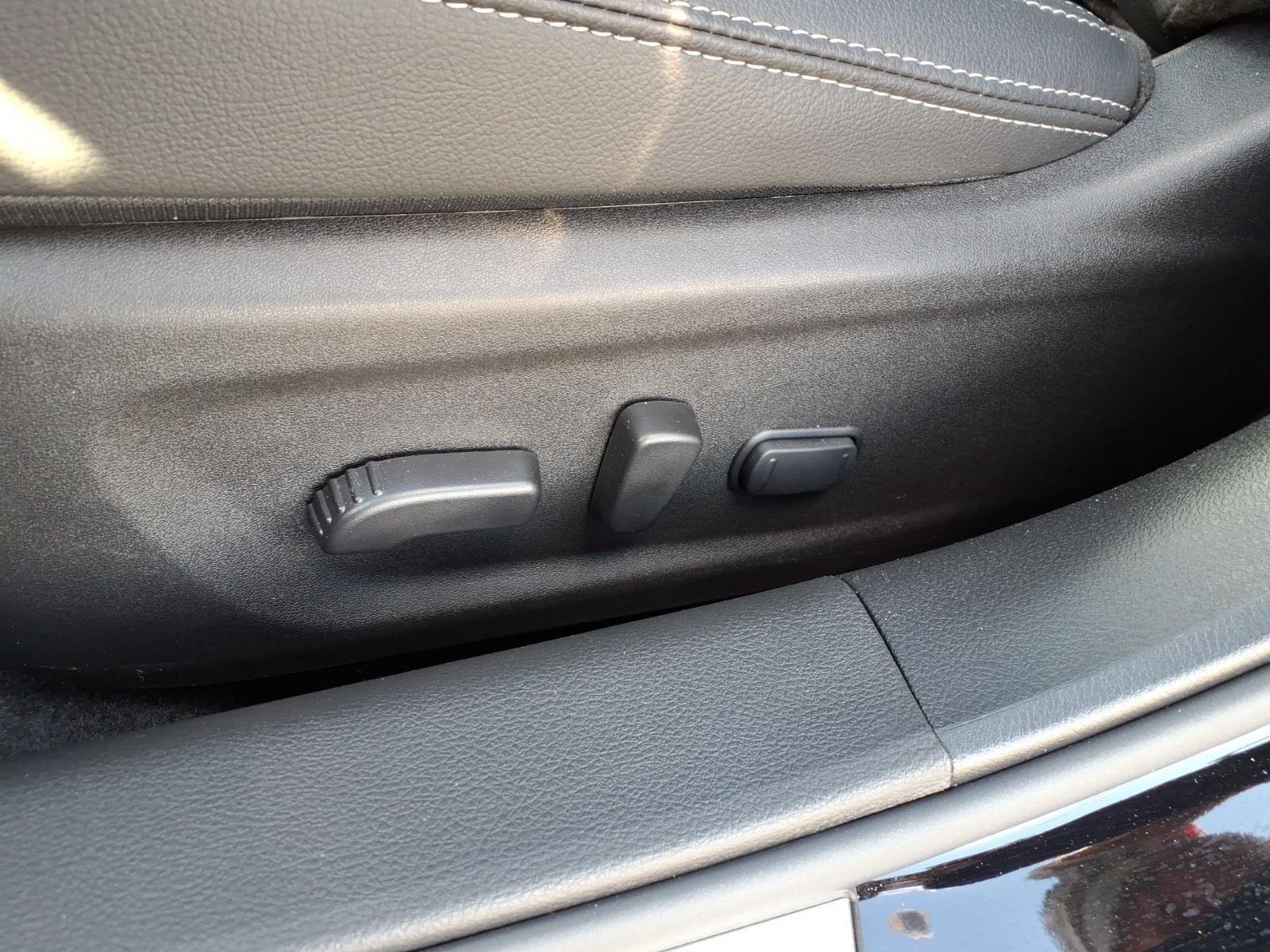 Used 2025 Super Black Nissan SL image 9