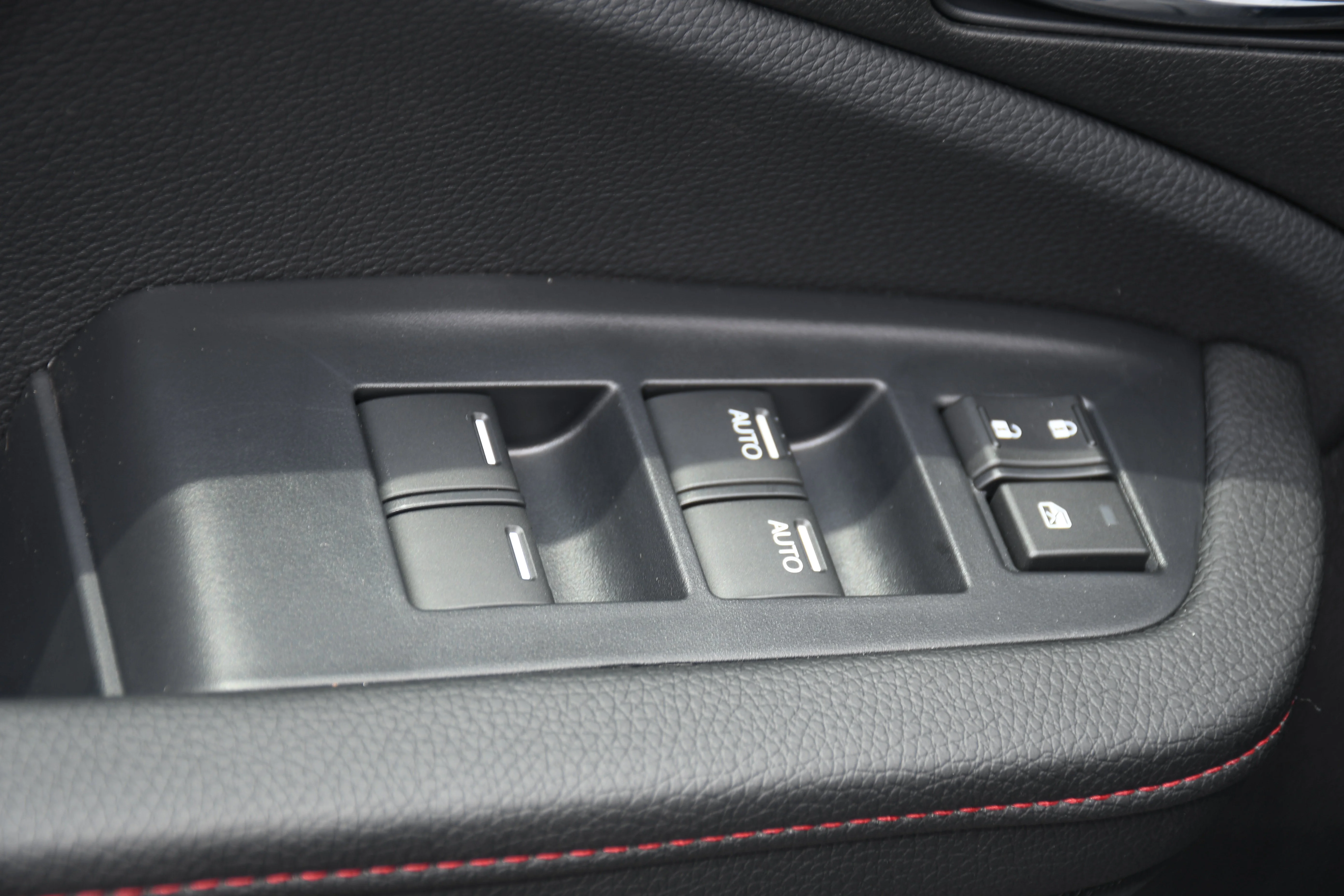 New 2026 Sonic Gray Pearl Honda Black Edition Two-Tone image 6