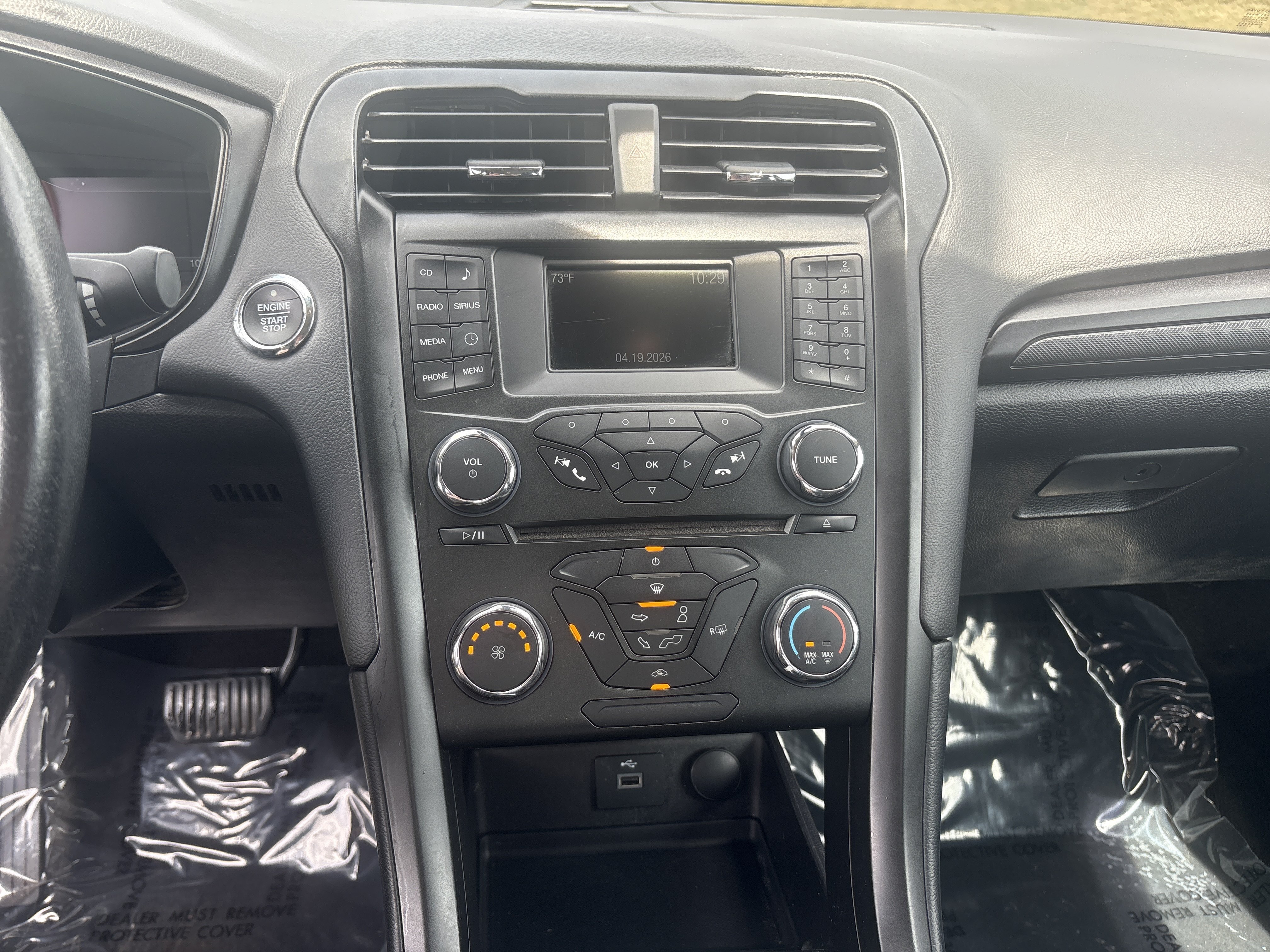 Used 2018 Magnetic Metallic Ford SE image 17