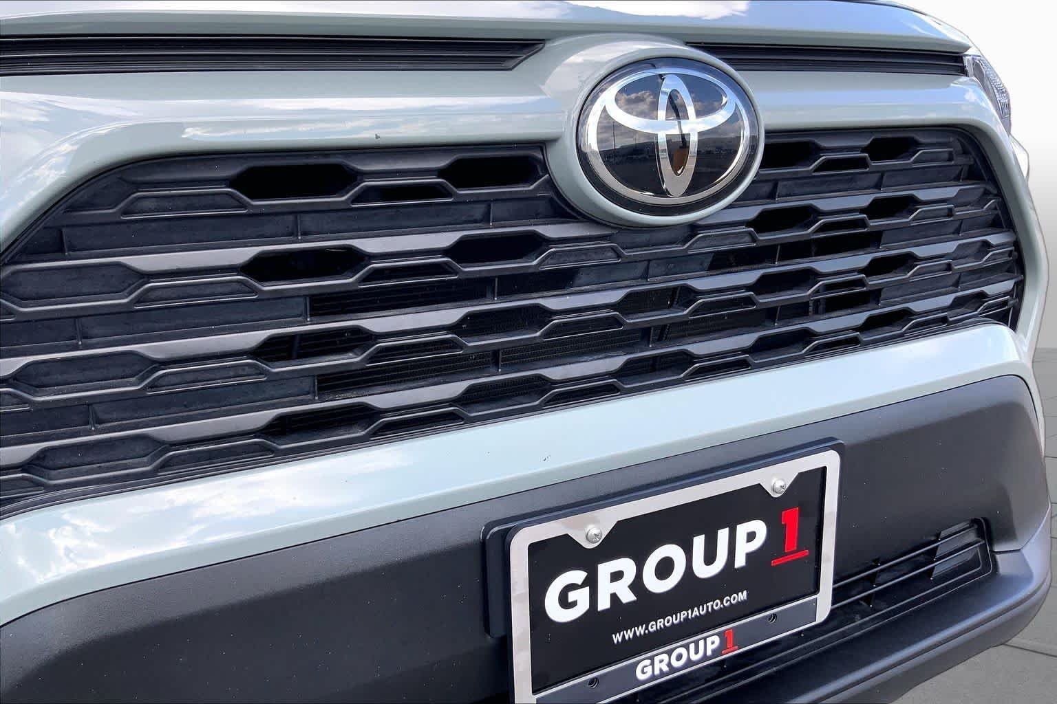 Used 2022 Lunar Rock Toyota XLE image 29