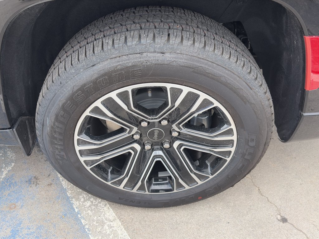 New 2026 High Gloss Black Exterior Paint Jeep Base image 35