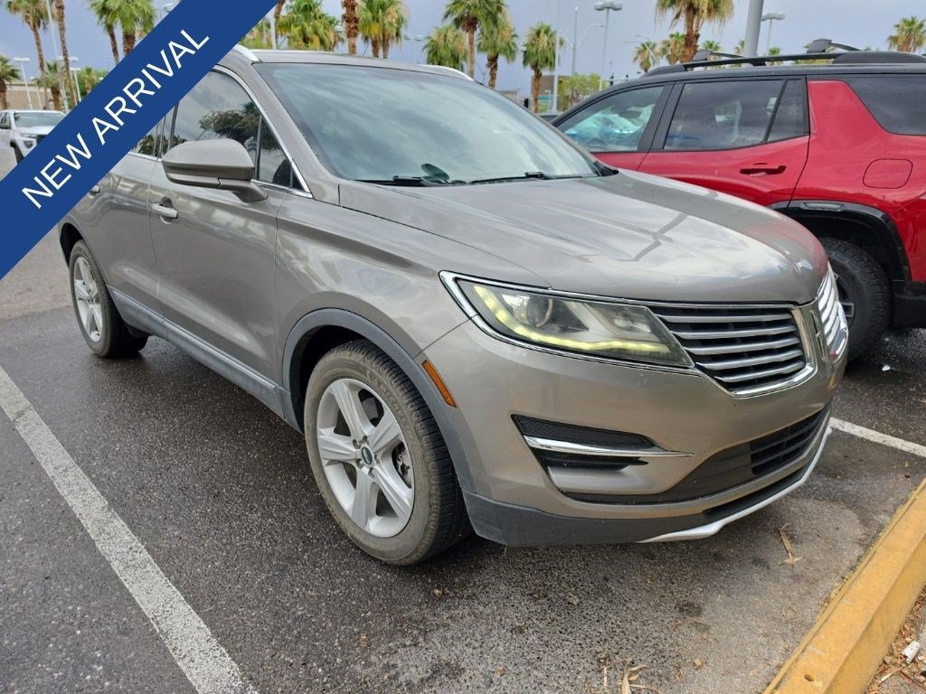 Used 2017 Ingot Silver Metallic Lincoln Premiere image 14