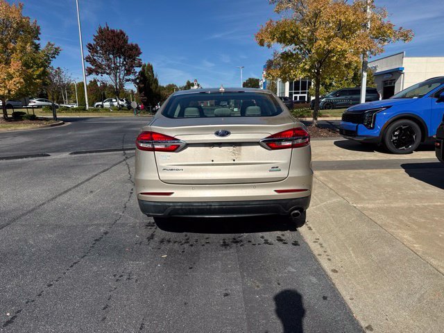 Used 2019 Gold Ford SE image 4