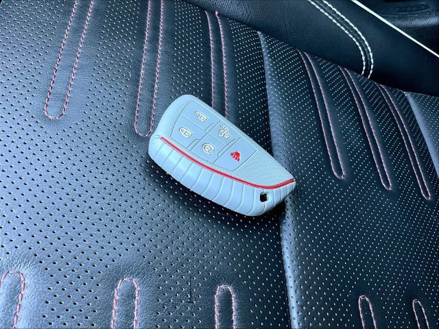 Used 2022 White GMC AT4X image 38