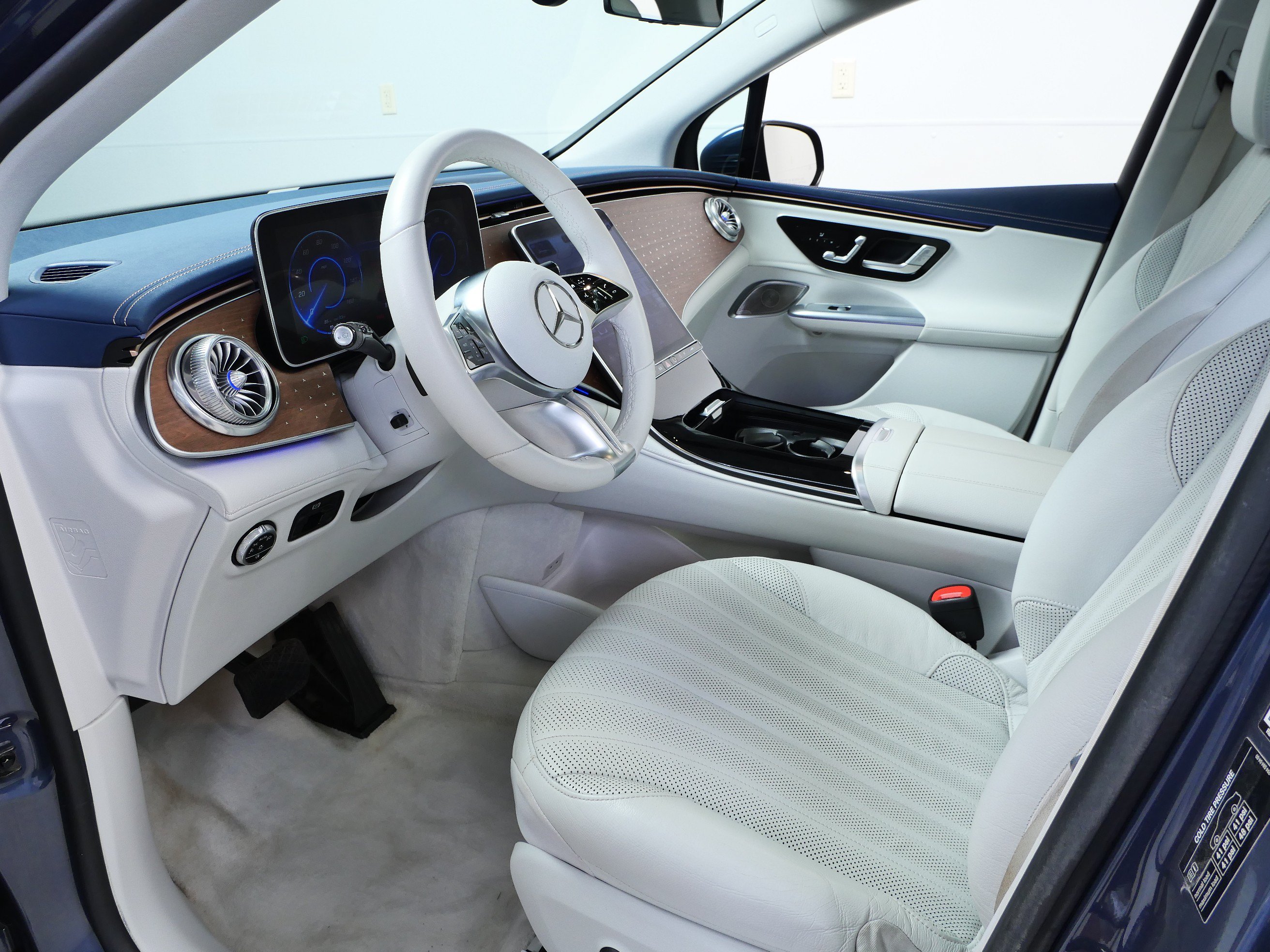 Certified Used 2023 Twilight Blue Metallic Mercedes-Benz EQE 500 image 17