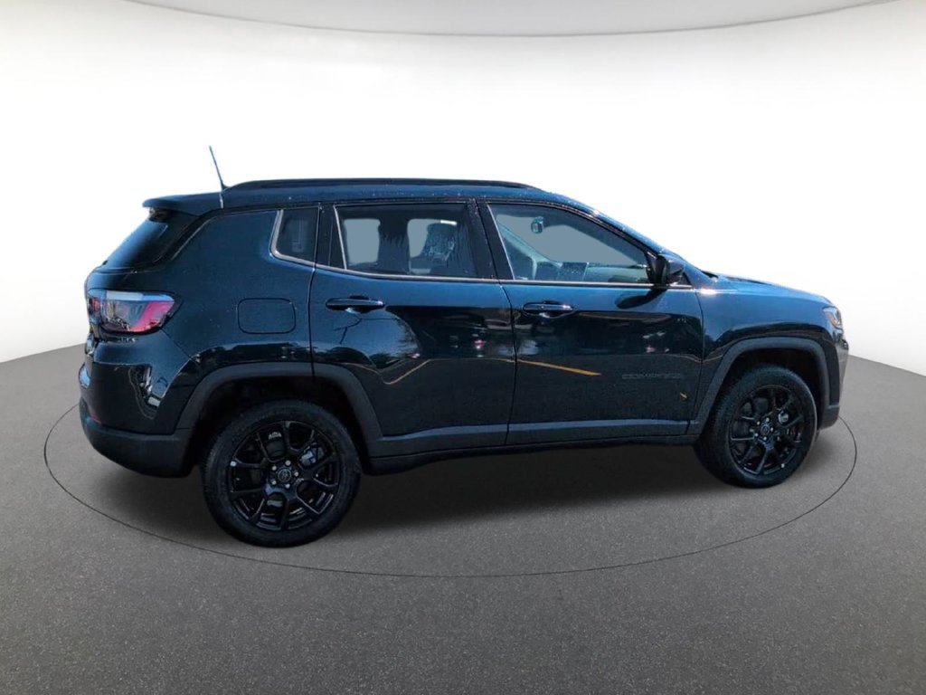 New 2026 Fathom Blue Pearl-Coat Exterior Paint Jeep Latitude image 6