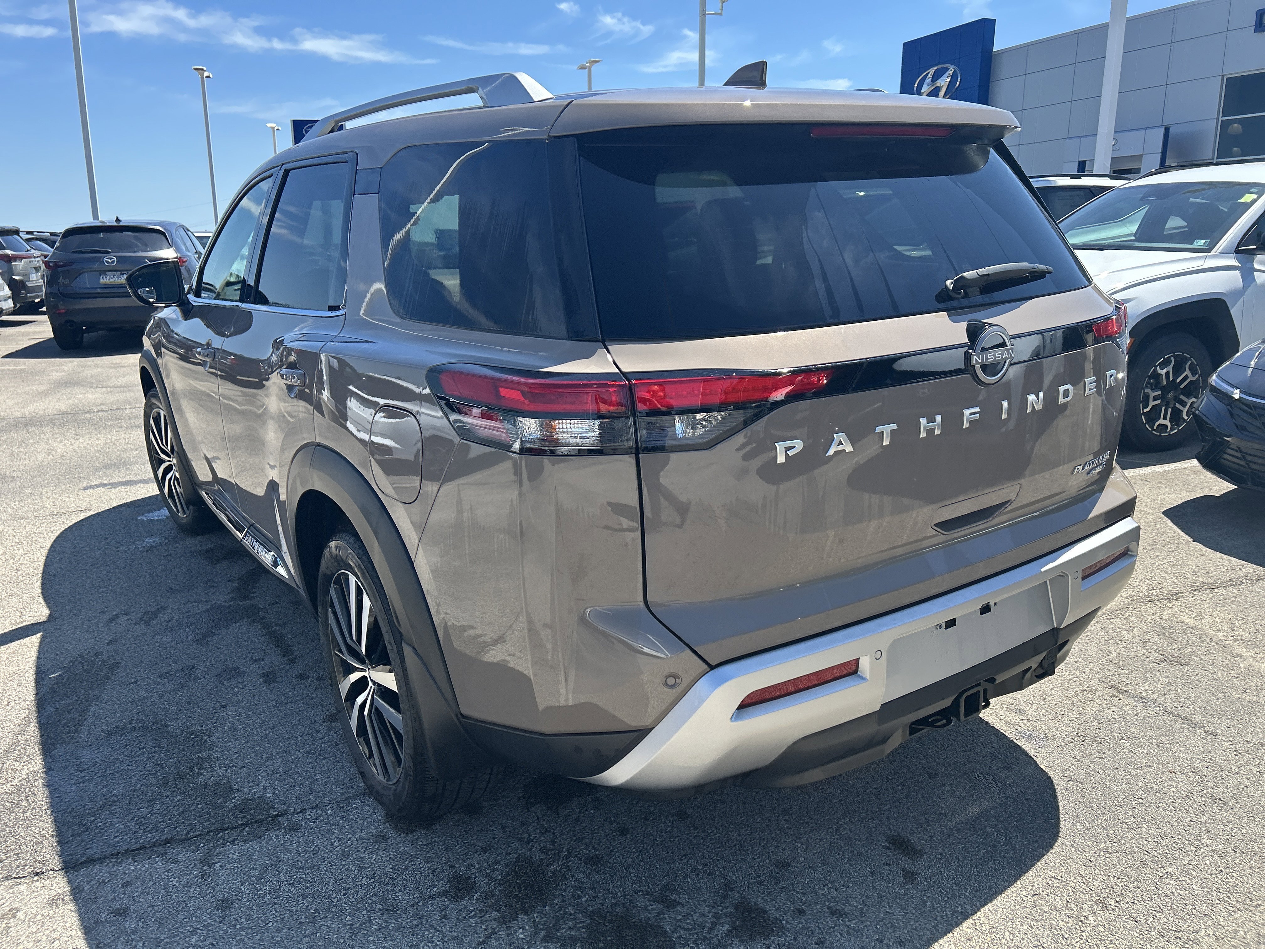 2025 Nissan Pathfinder Platinum - Photo 7
