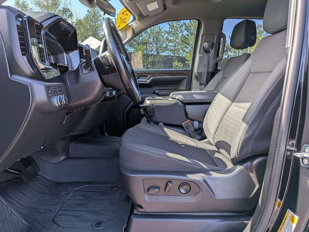 Used 2024 Onyx Black GMC Elevation image 17