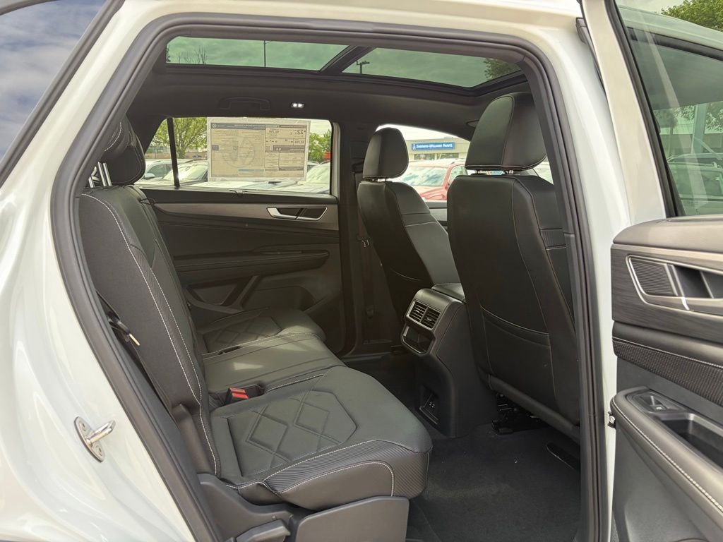 New 2026 Opal White Pearl Volkswagen 2.0T SE W/TECHNOLOGY image 13