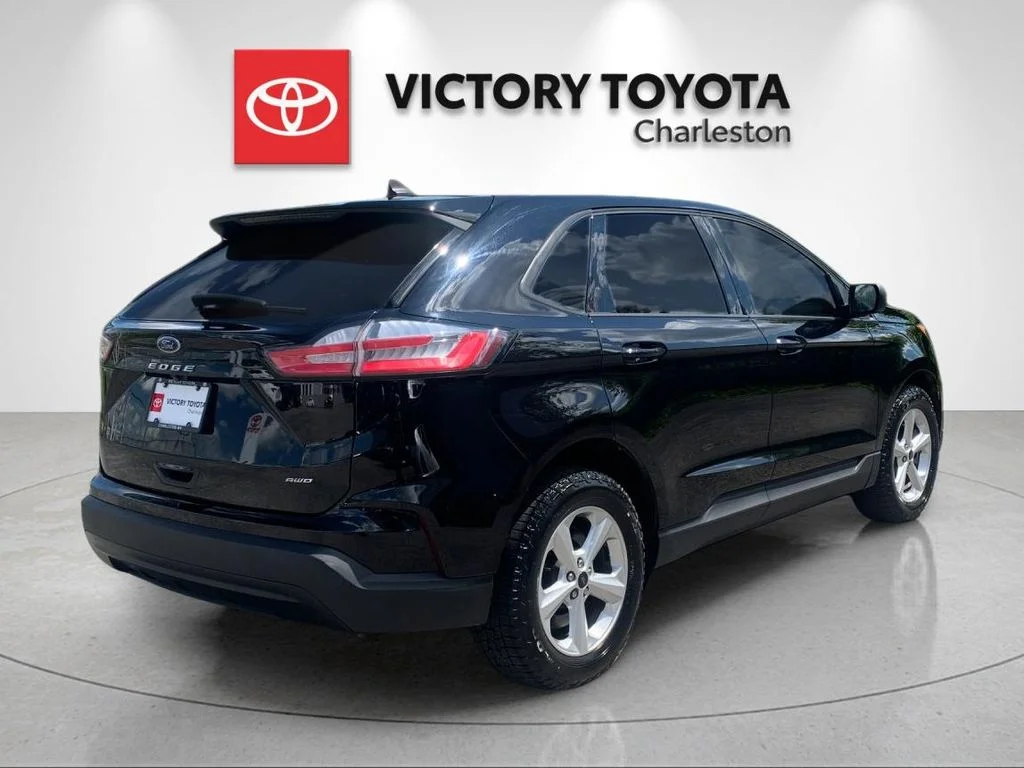 Used 2023 Black Ford SE image 7