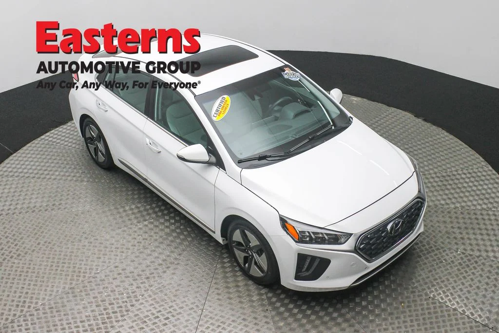 Used 2022 White Hyundai Limited image 3