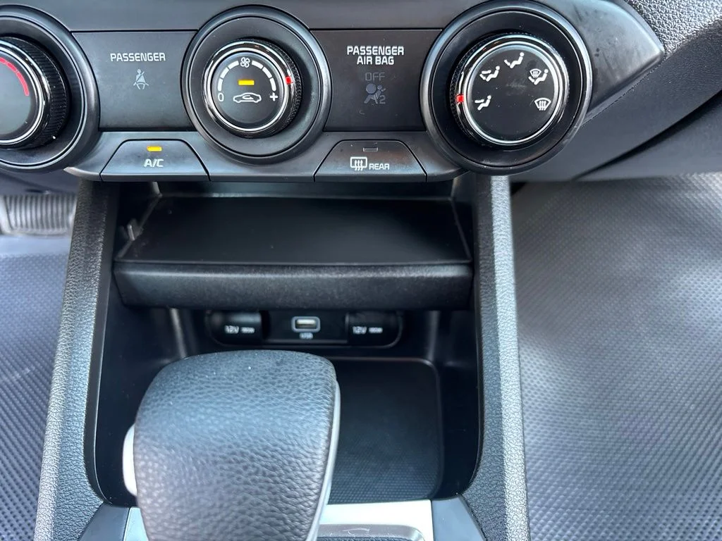 Used 2023 Red Kia LXS image 29