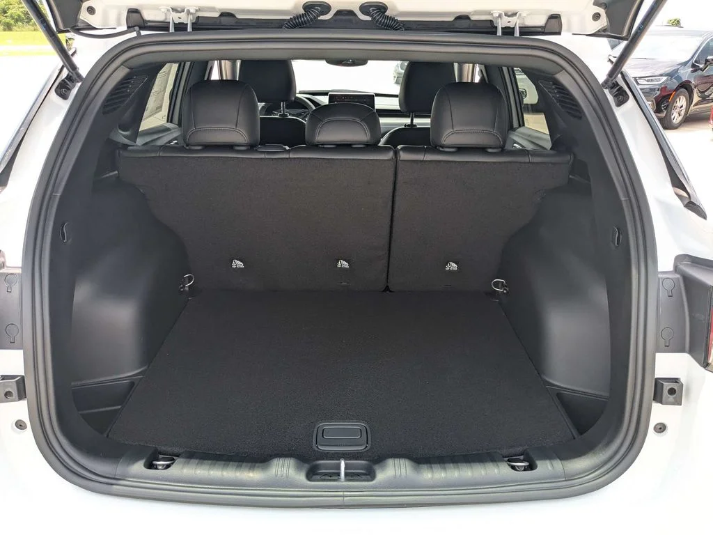 New 2026 Bright White Clear-Coat Exterior Paint Jeep Latitude image 14