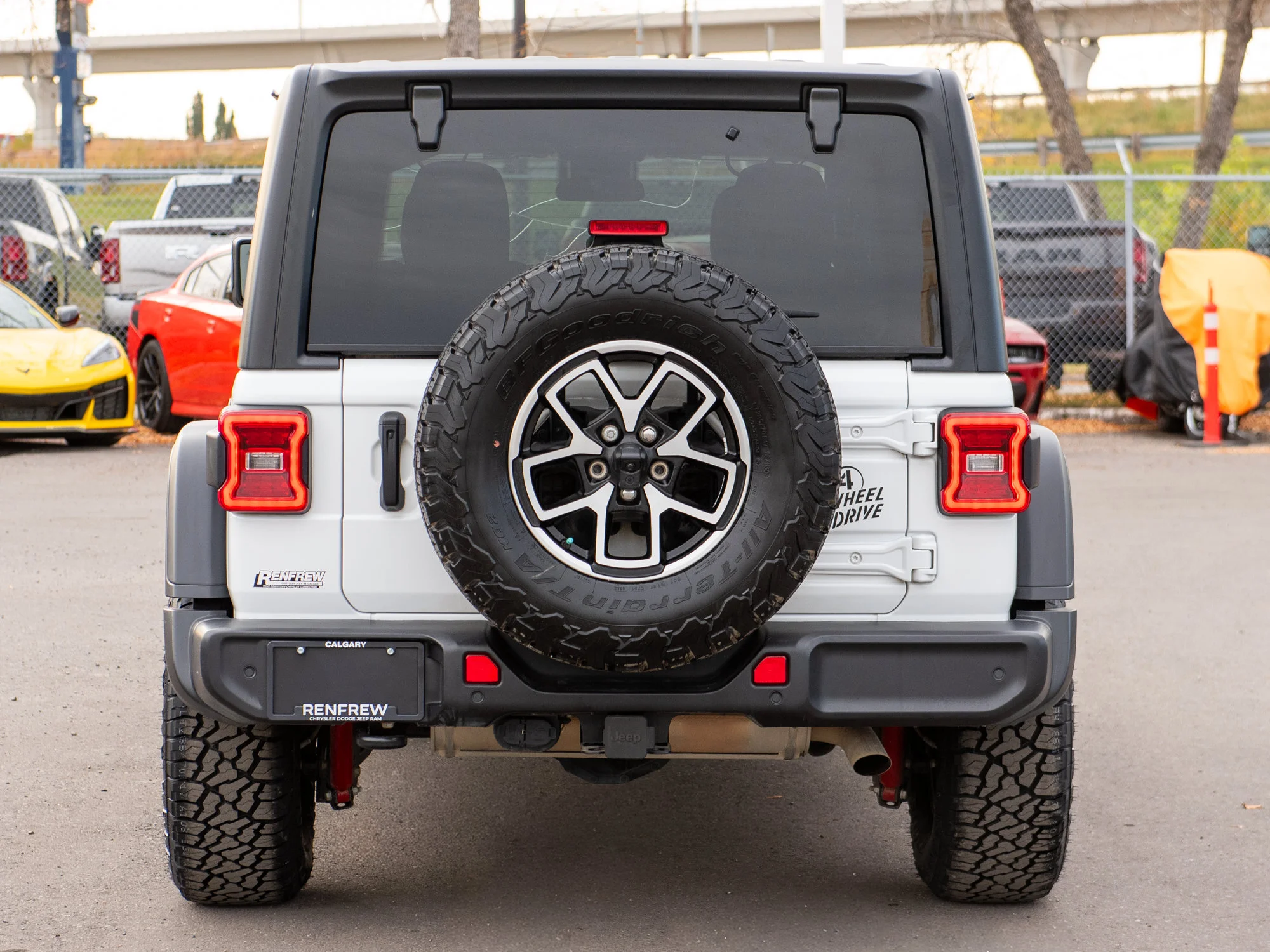 Used 2024 White Jeep Willys* 4 Door 4x4, Safety Group, Rear Locker, Heated Seats/Wheel image 12