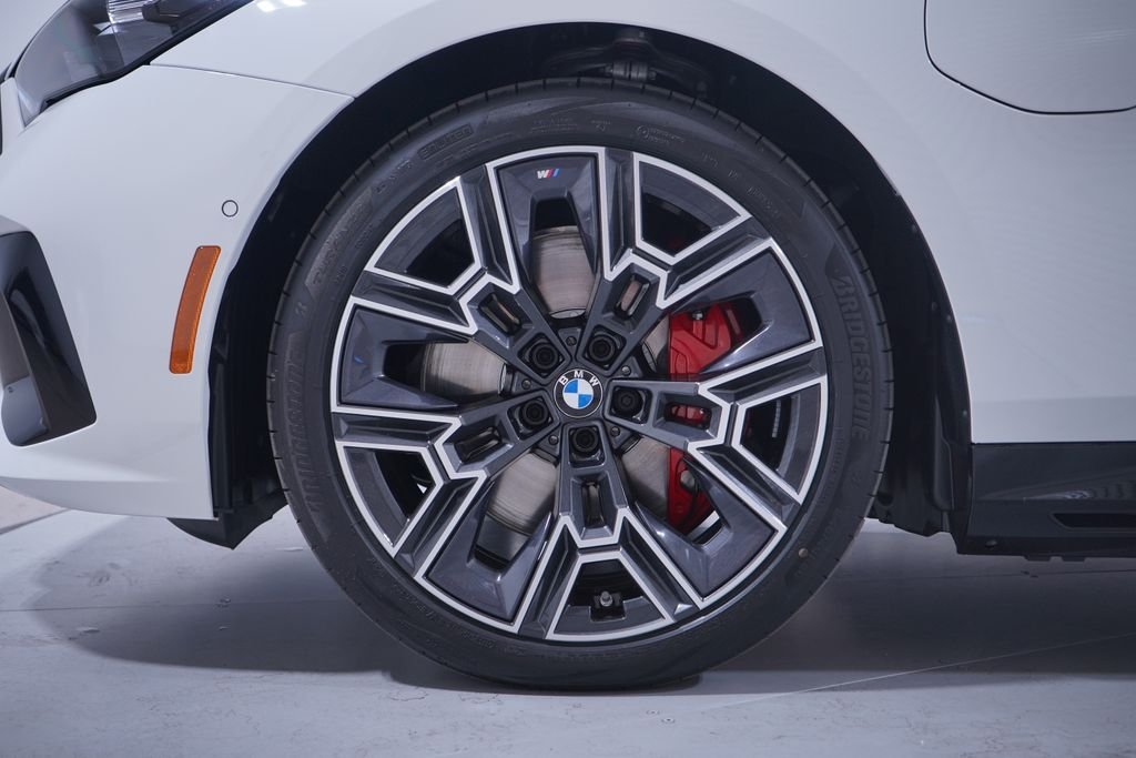 2026 Bmw 550e xDrive photo 2